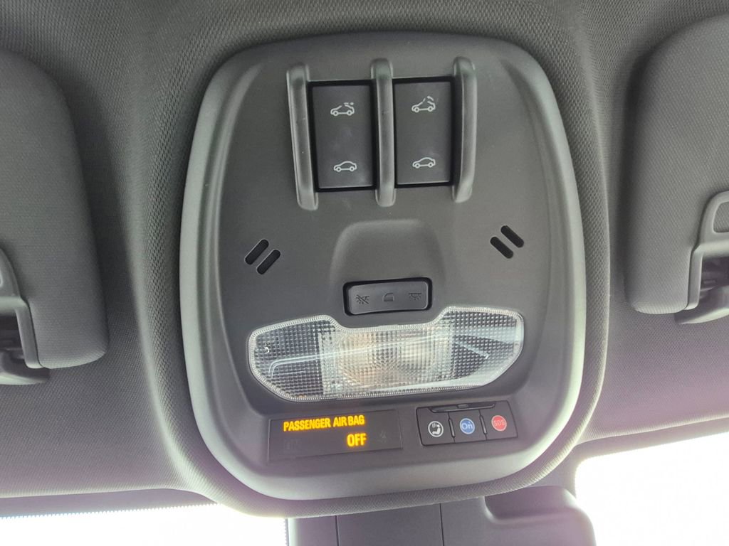 Used 2024 Chevrolet Trax RS w/ Sunroof Package image 17