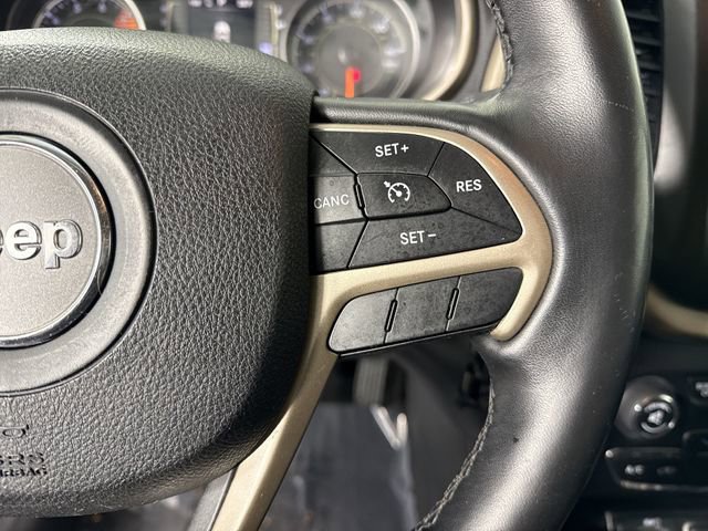 Used 2016 Jeep Cherokee Latitude w/ Cold Weather Group AWD/4WD image 14