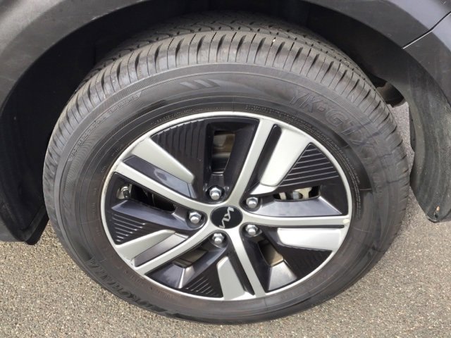 Used 2022 Kia Niro EX image 14