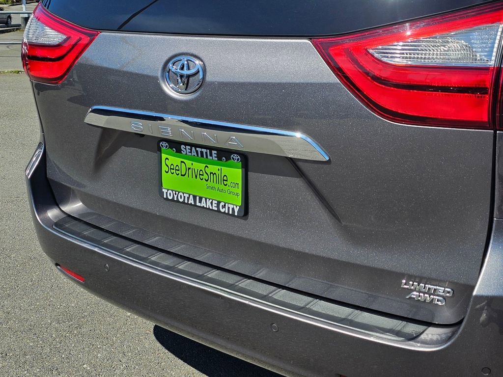 Used 2019 Toyota Sienna Limited Premium image 14