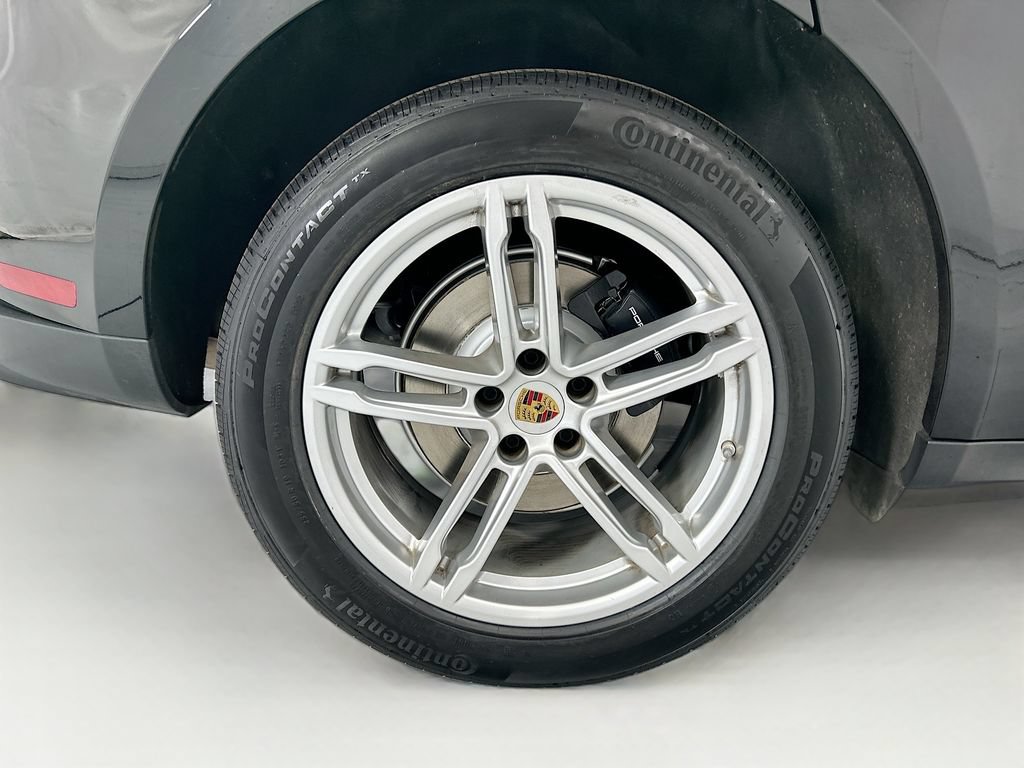 Certified 2024 Porsche Macan AWD/4WD image 33