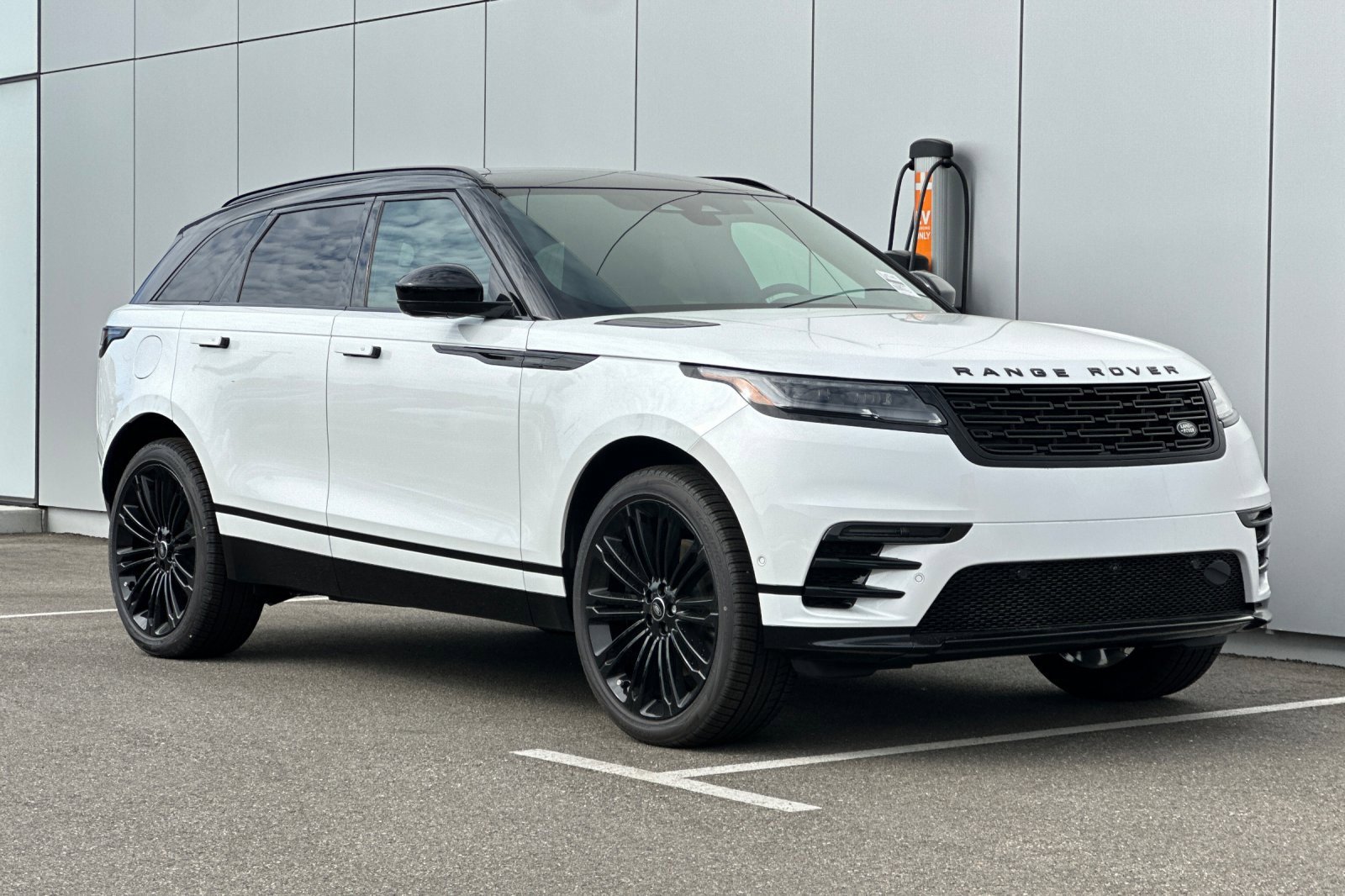 New 2026 Land Rover Range Rover Velar Dynamic SE image 7