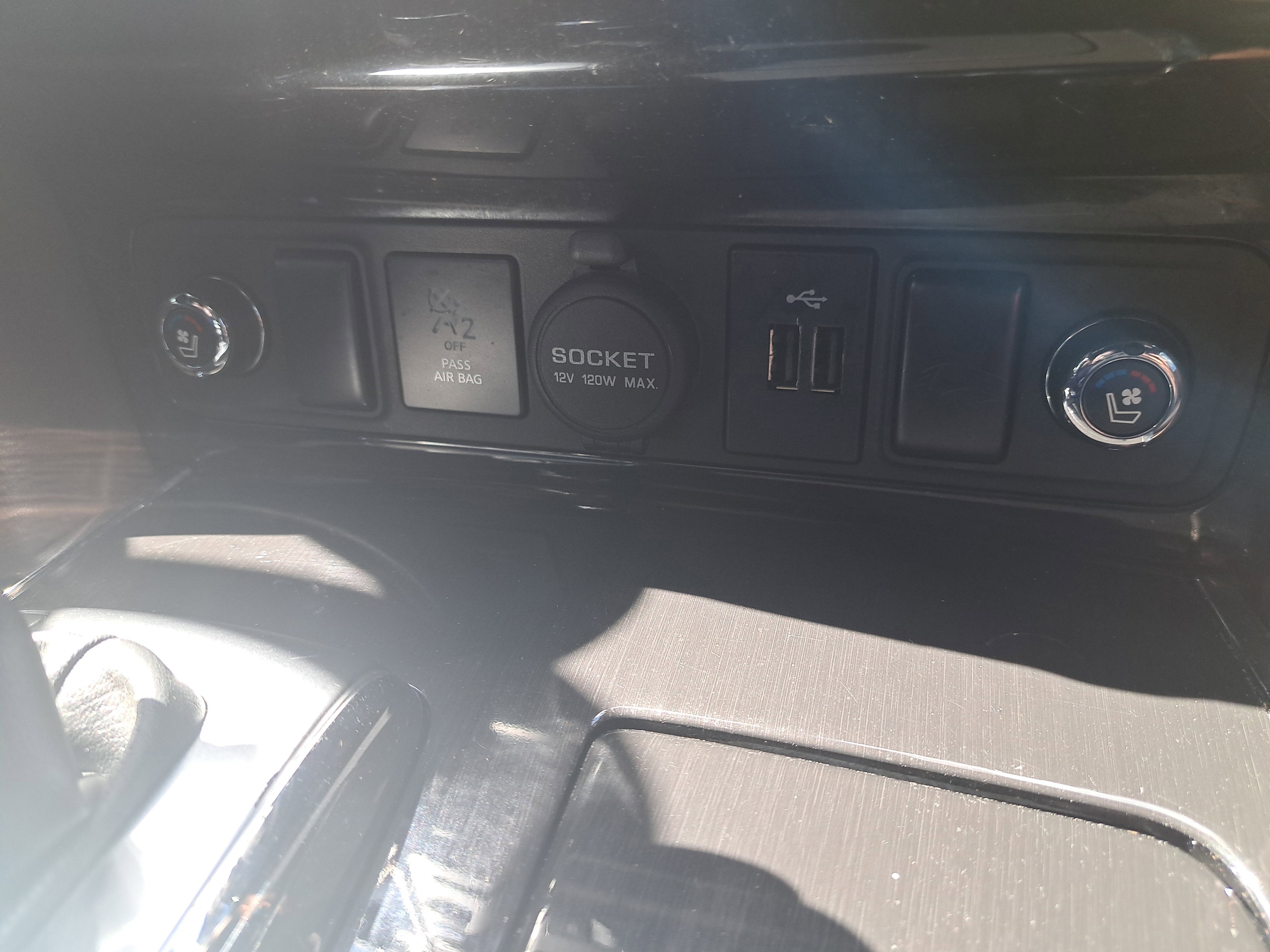 Certified 2019 Nissan Armada Platinum w/ Captain's Chairs Package image 28