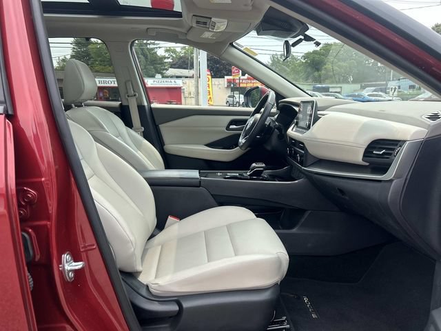 Used 2024 Nissan Rogue SV w/ SV Premium Package FWD image 17