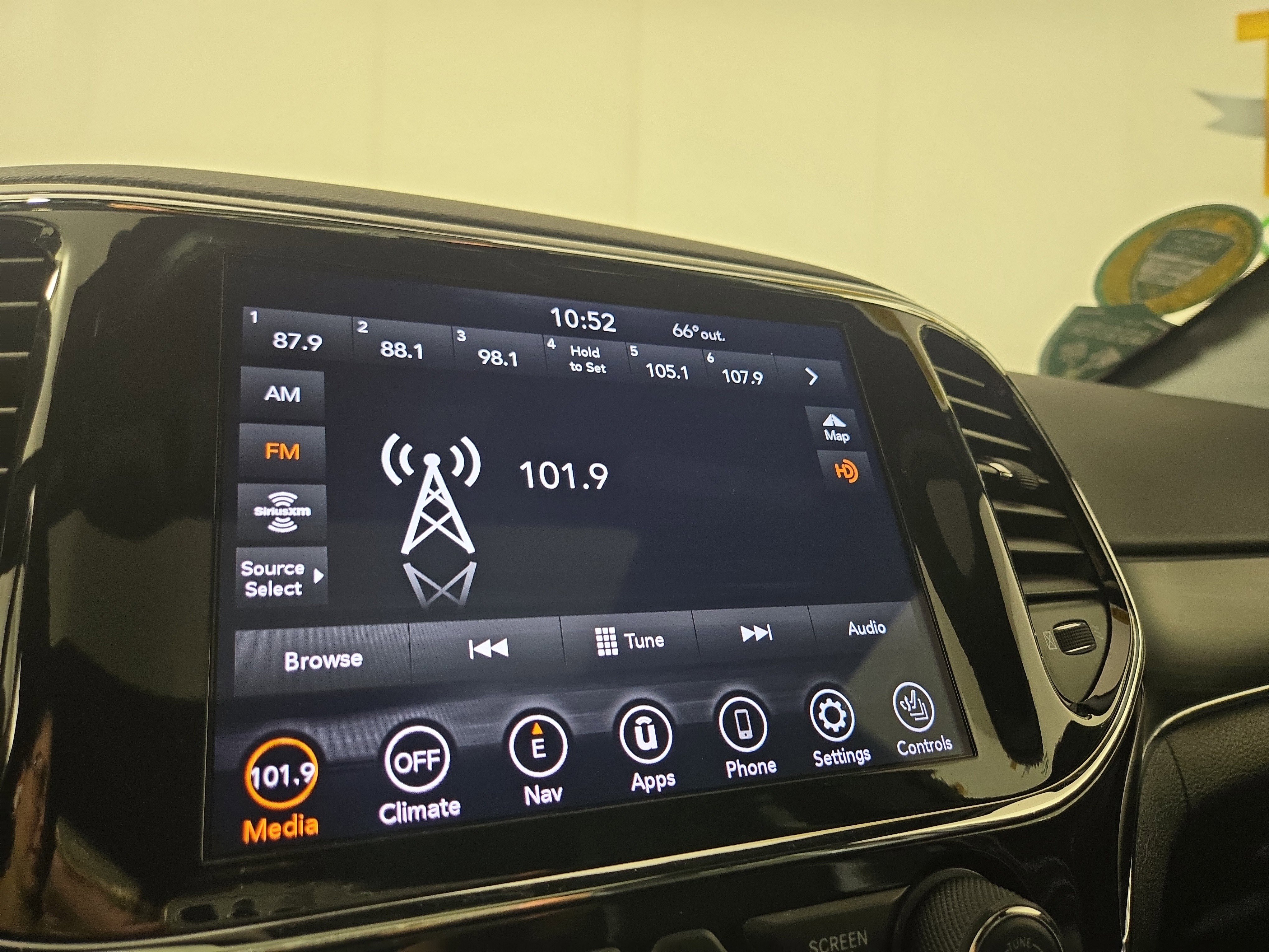 Used 2021 Jeep Grand Cherokee Limited image 19