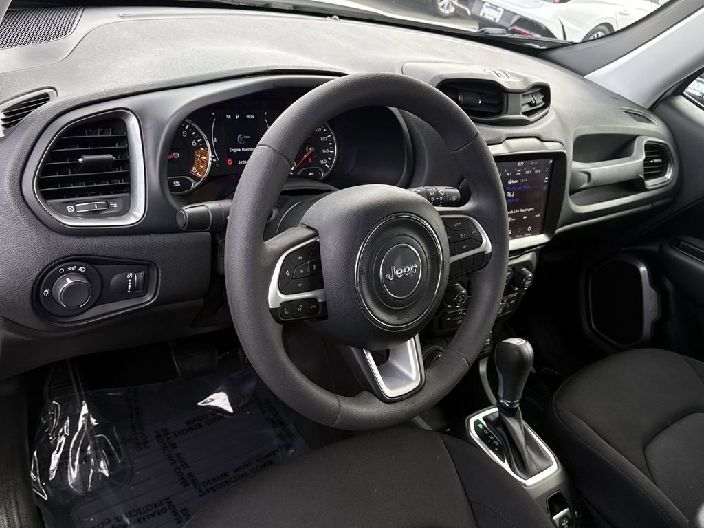 Used 2023 Jeep Renegade Latitude image 16