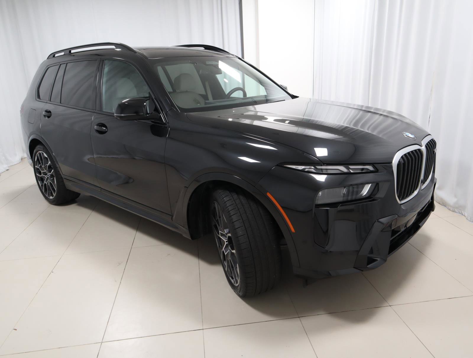 Used 2025 BMW X7 M60i image 7