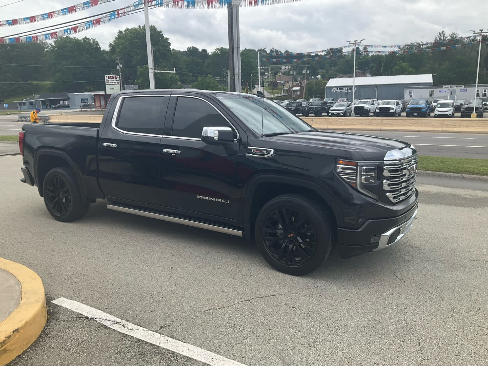 Used 2023 GMC Sierra 1500 Denali AWD/4WD image 3