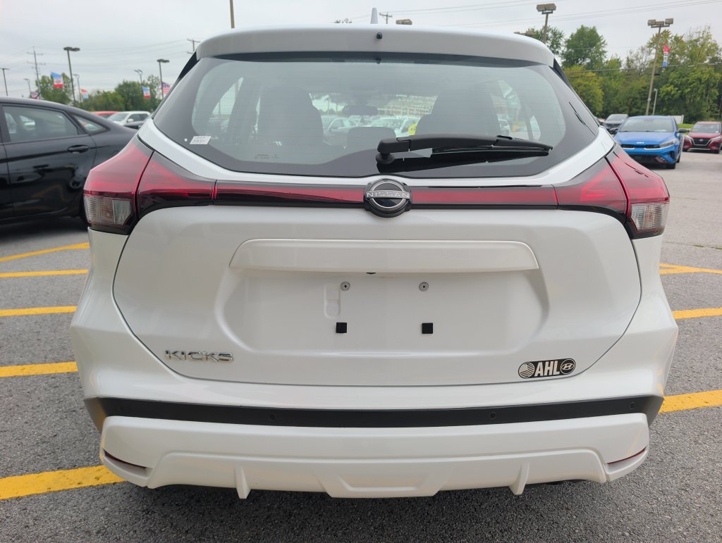 Used 2022 Nissan Kicks S FWD image 6