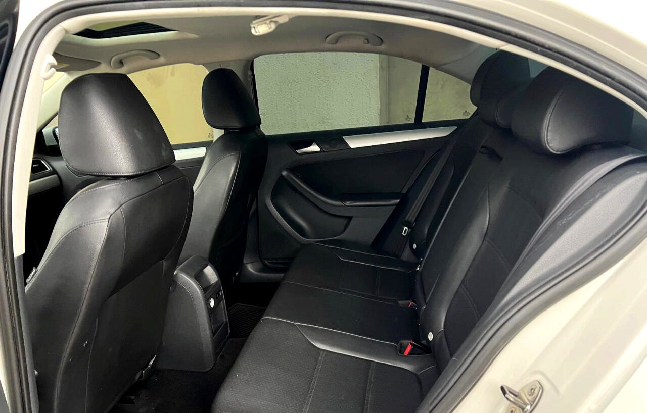 Used 2013 Volkswagen Jetta SE image 16