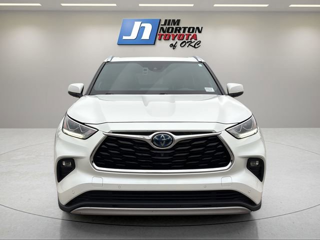Used 2020 Toyota Highlander Platinum FWD image 2