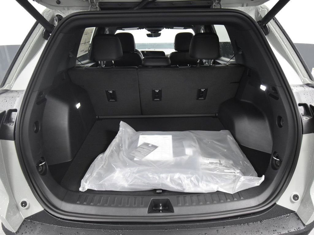 New 2026 Chevrolet Equinox LT w/ Convenience Package II image 9