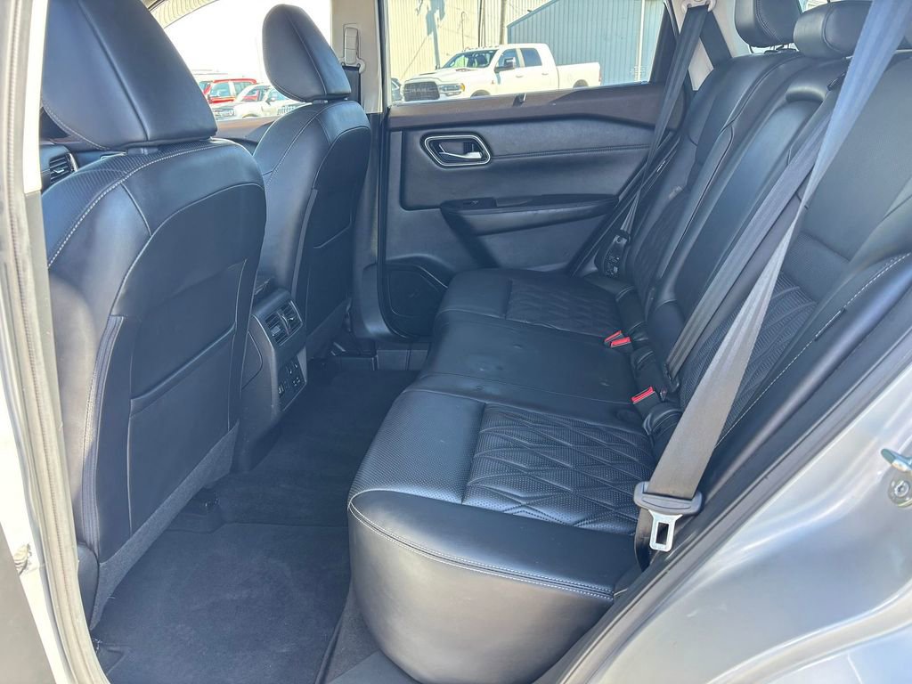 Used 2021 Nissan Rogue Platinum image 8