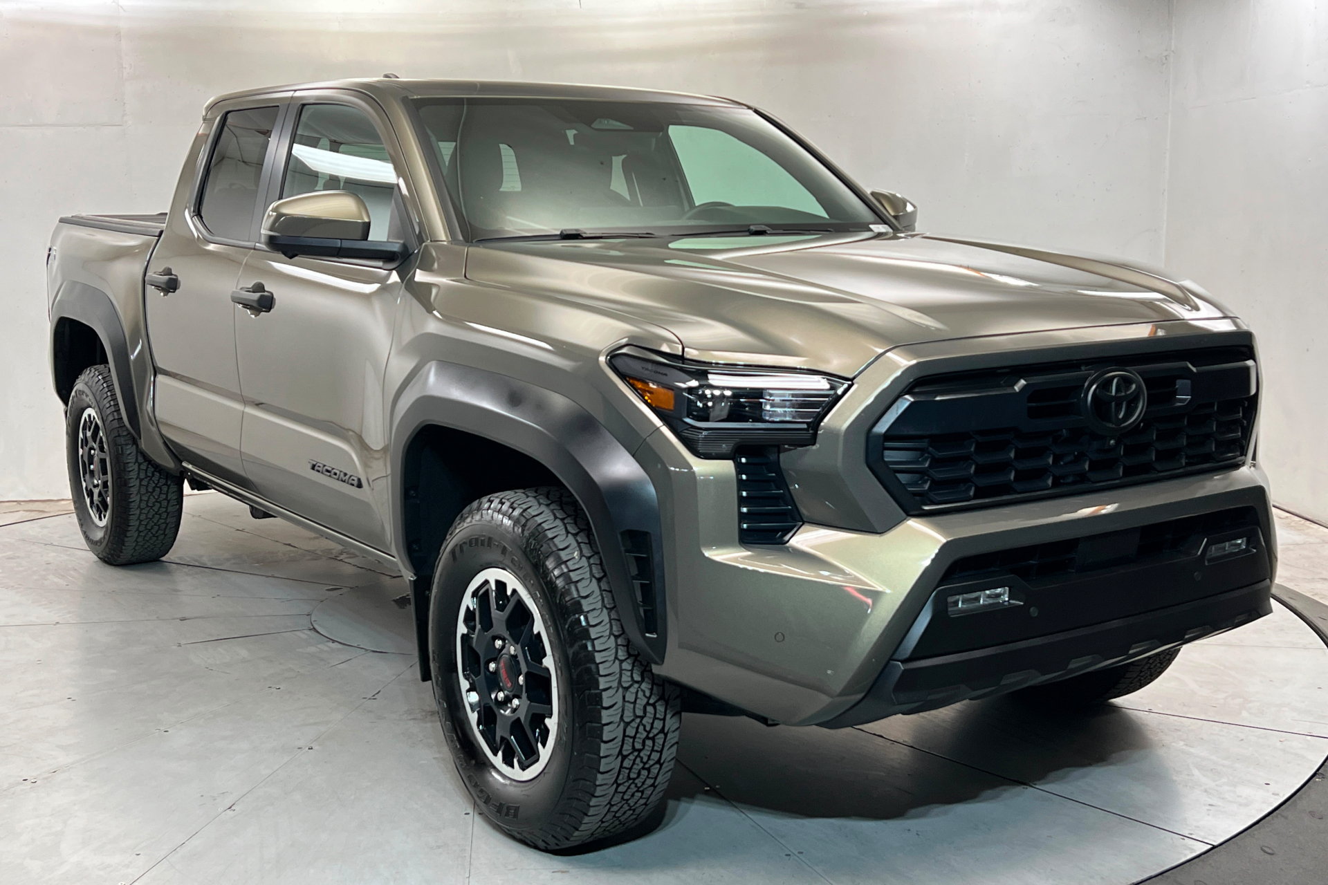 Used 2024 Toyota Tacoma TRD Off-Road AWD/4WD image 8