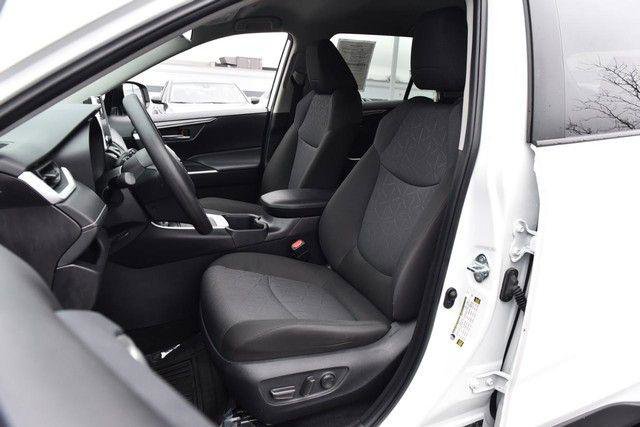 Used 2025 Toyota RAV4 XLE image 19