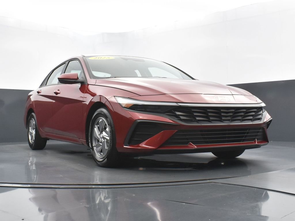 Used 2025 Hyundai Elantra SE image 21