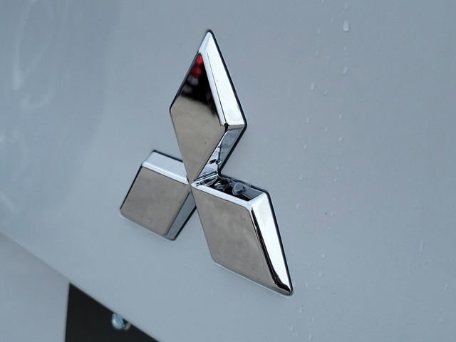 New 2026 Mitsubishi Outlander SE image 9