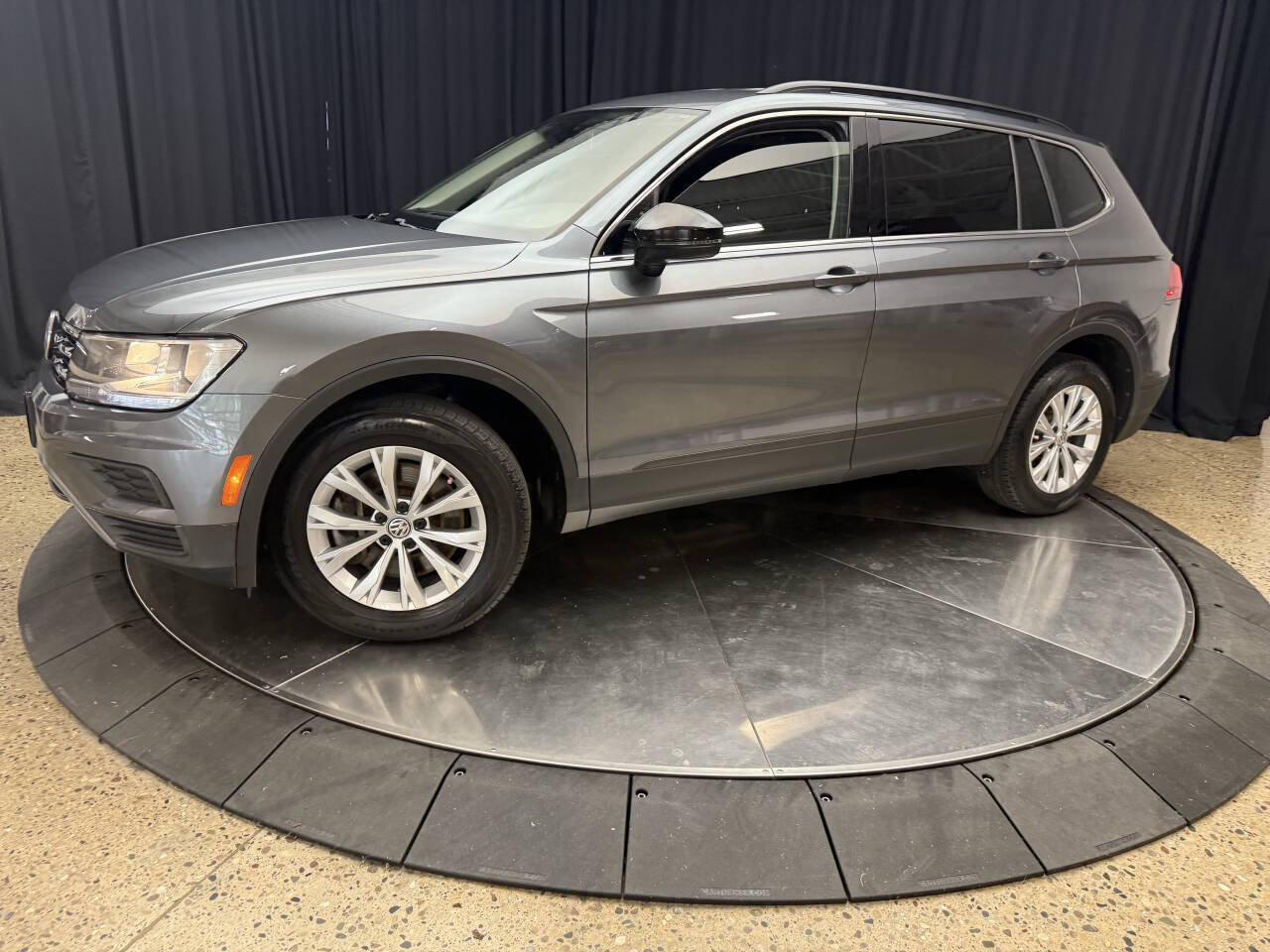 Used 2019 Volkswagen Tiguan SE w/ 3rd Row Seat Package AWD/4WD image 4