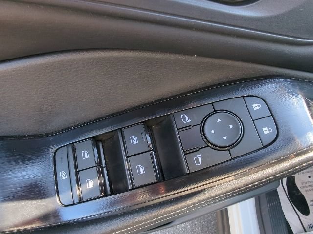 Used 2024 Nissan Rogue SV AWD/4WD image 13