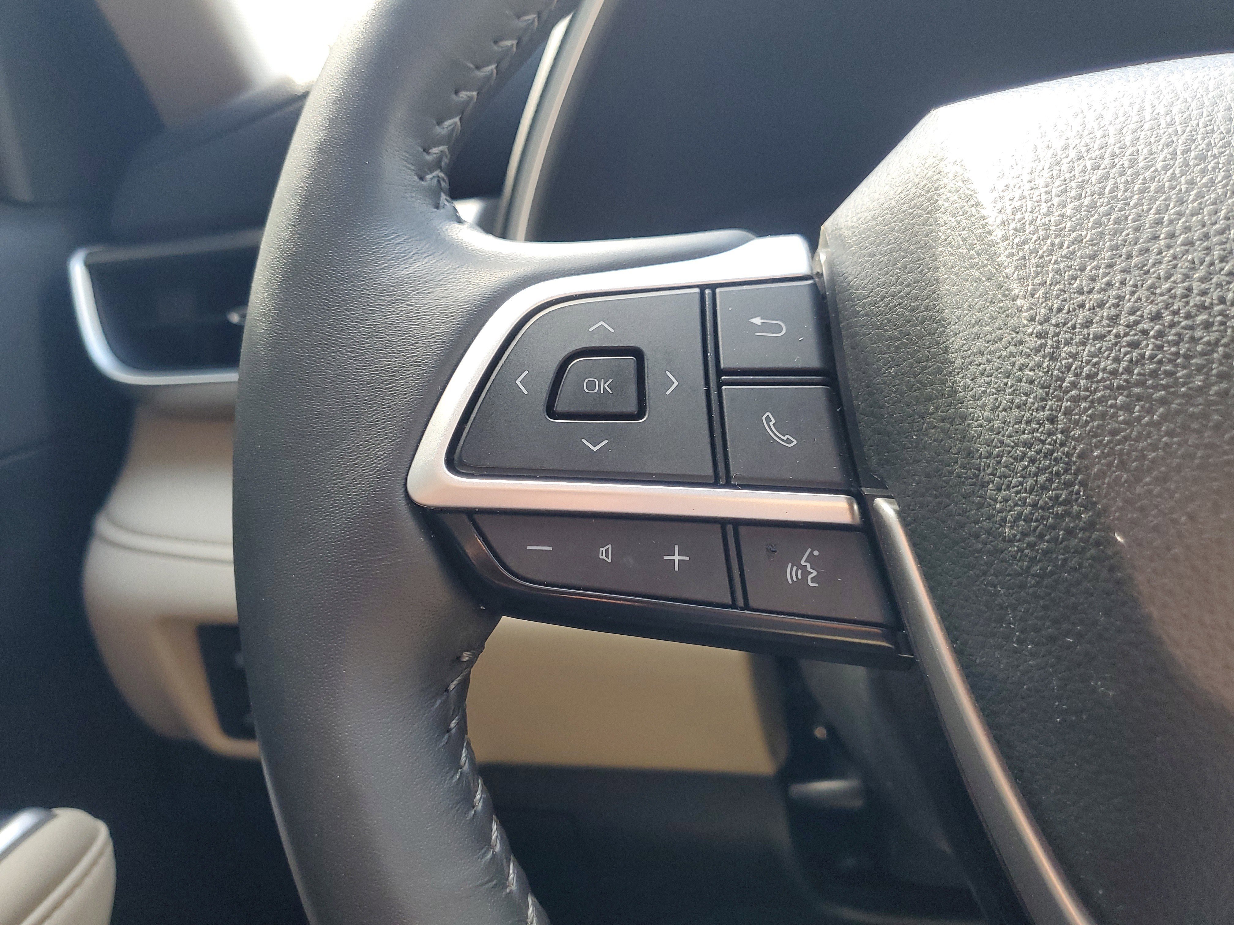 Used 2024 Toyota Highlander XLE image 24