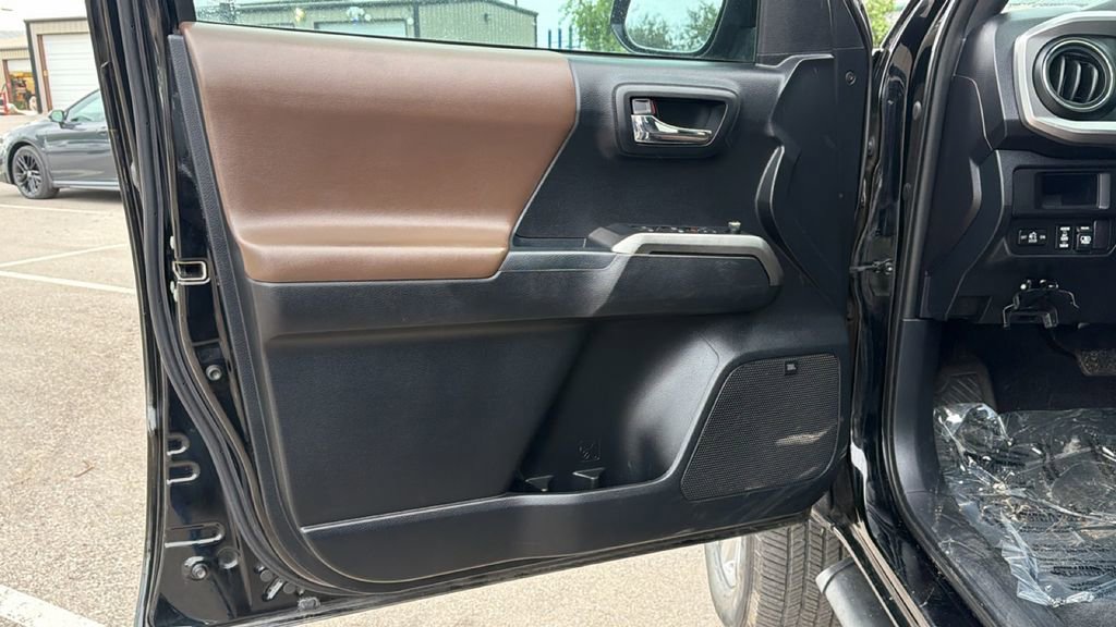 Used 2017 Toyota Tacoma Limited w/ Tow Package AWD/4WD image 15