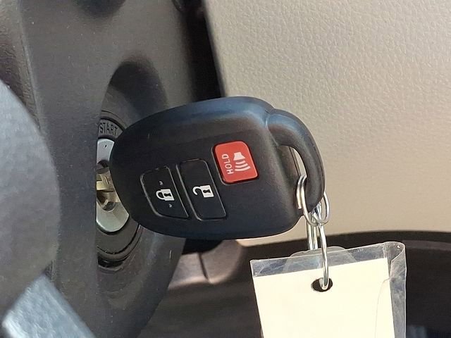 Used 2022 Toyota Corolla Cross L image 29