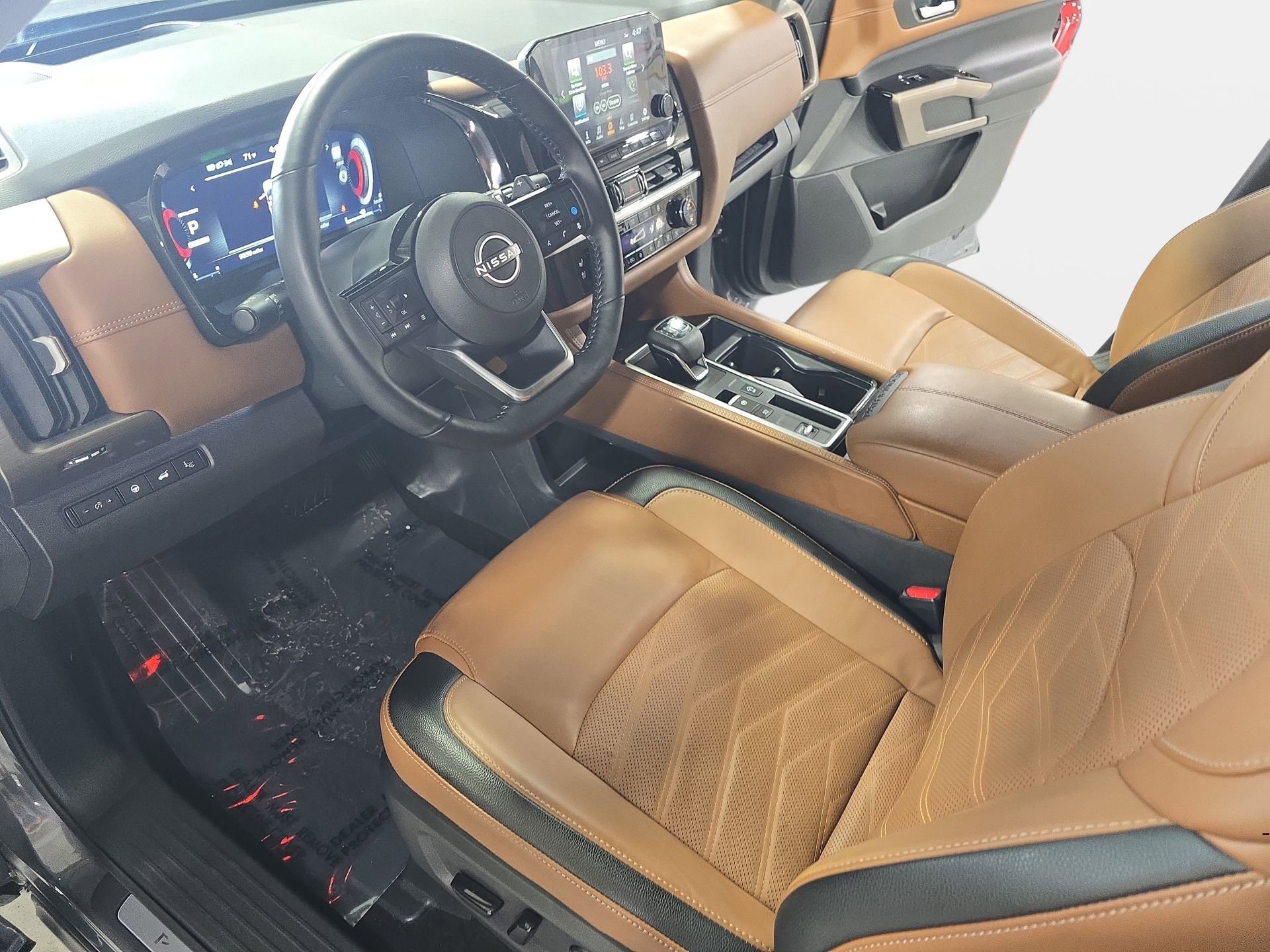 Used 2025 Nissan Pathfinder Platinum FWD image 16