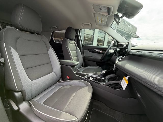 Used 2024 Chevrolet TrailBlazer LT w/ LT Cold Weather Package AWD/4WD image 12