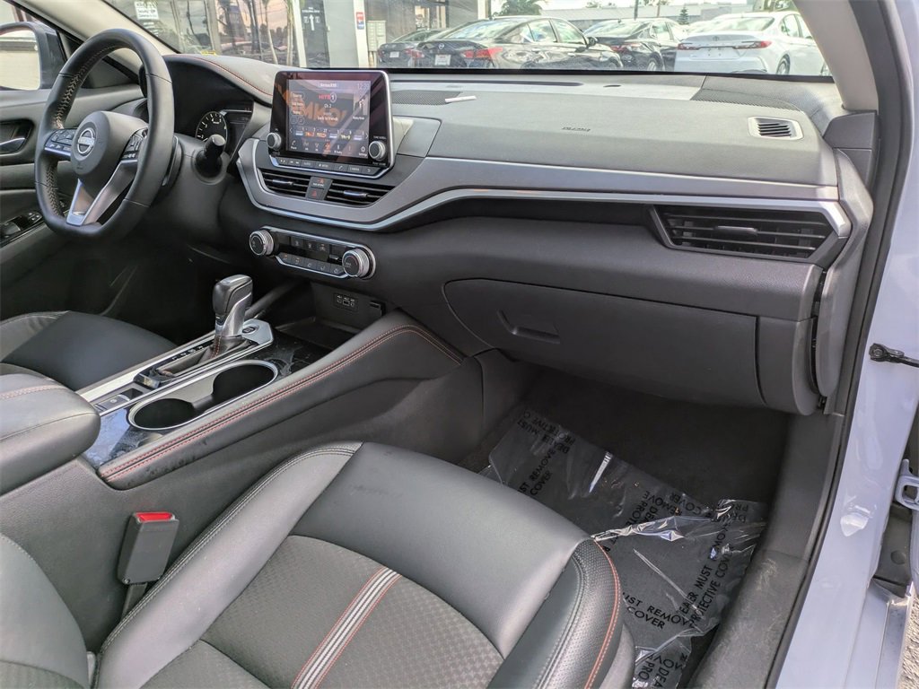 Used 2025 Nissan Altima 2.5 SR image 32