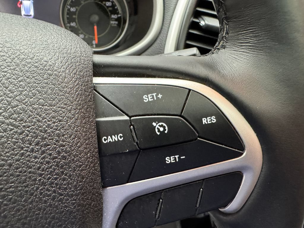 Used 2018 Jeep Cherokee Trailhawk w/ Comfort/Convenience Group AWD/4WD image 16