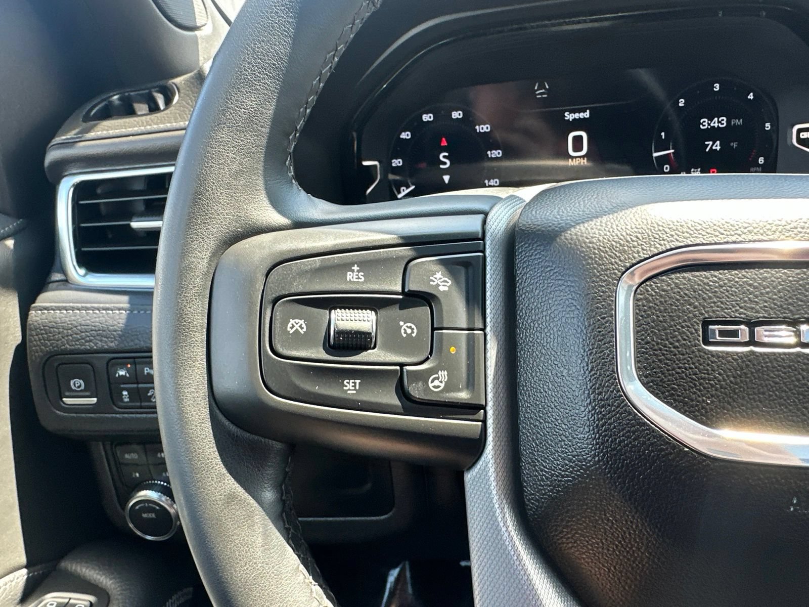 Used 2023 GMC Yukon Denali AWD/4WD image 56