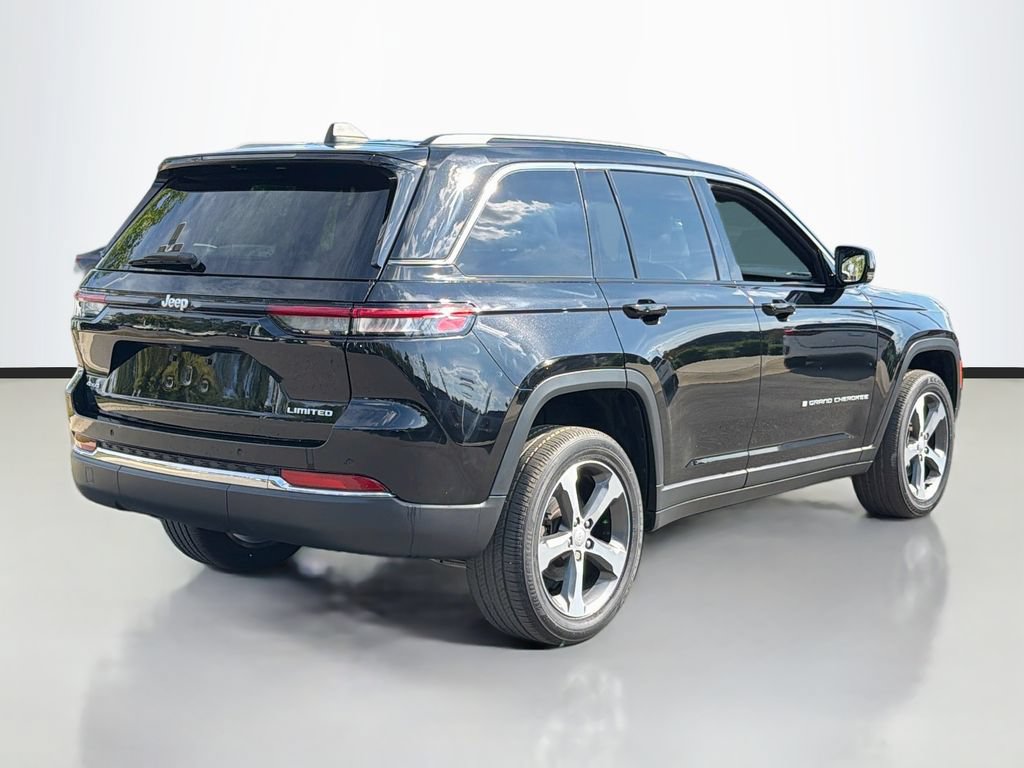 Used 2024 Jeep Grand Cherokee Limited AWD/4WD image 5
