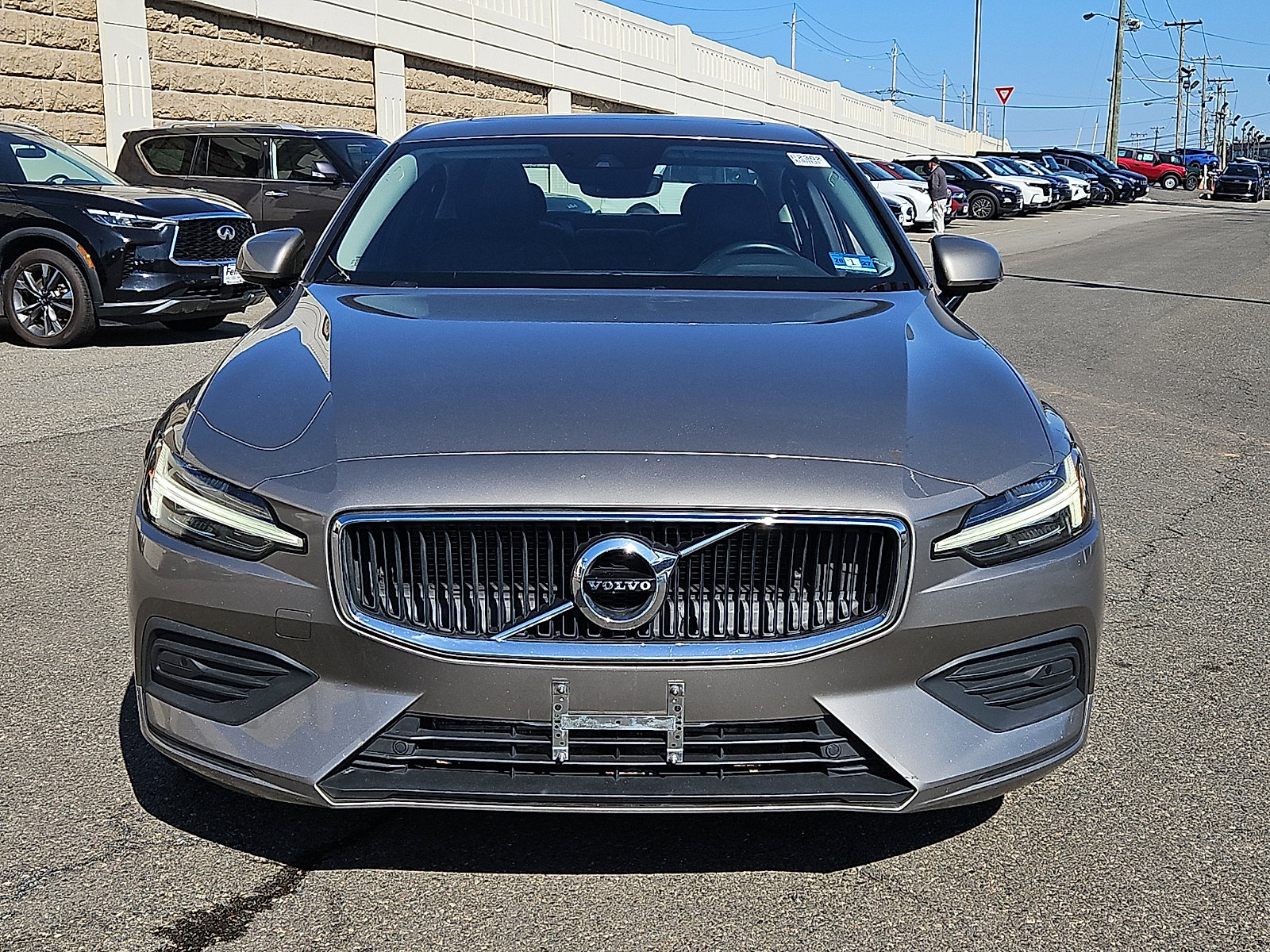 Used 2020 Volvo S60 T6 Momentum w/ Protection Package image 2