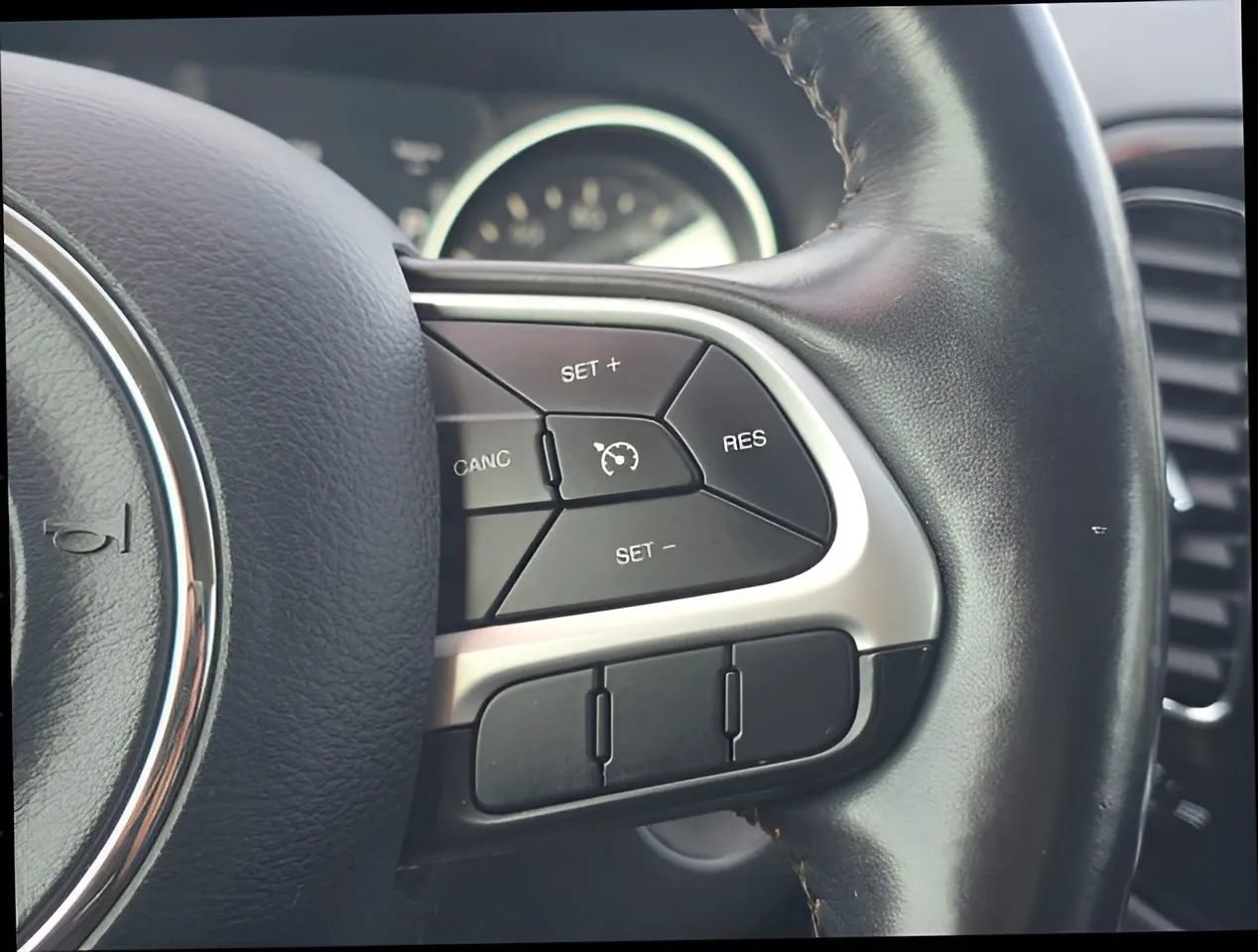 Used 2020 Jeep Compass Limited image 24