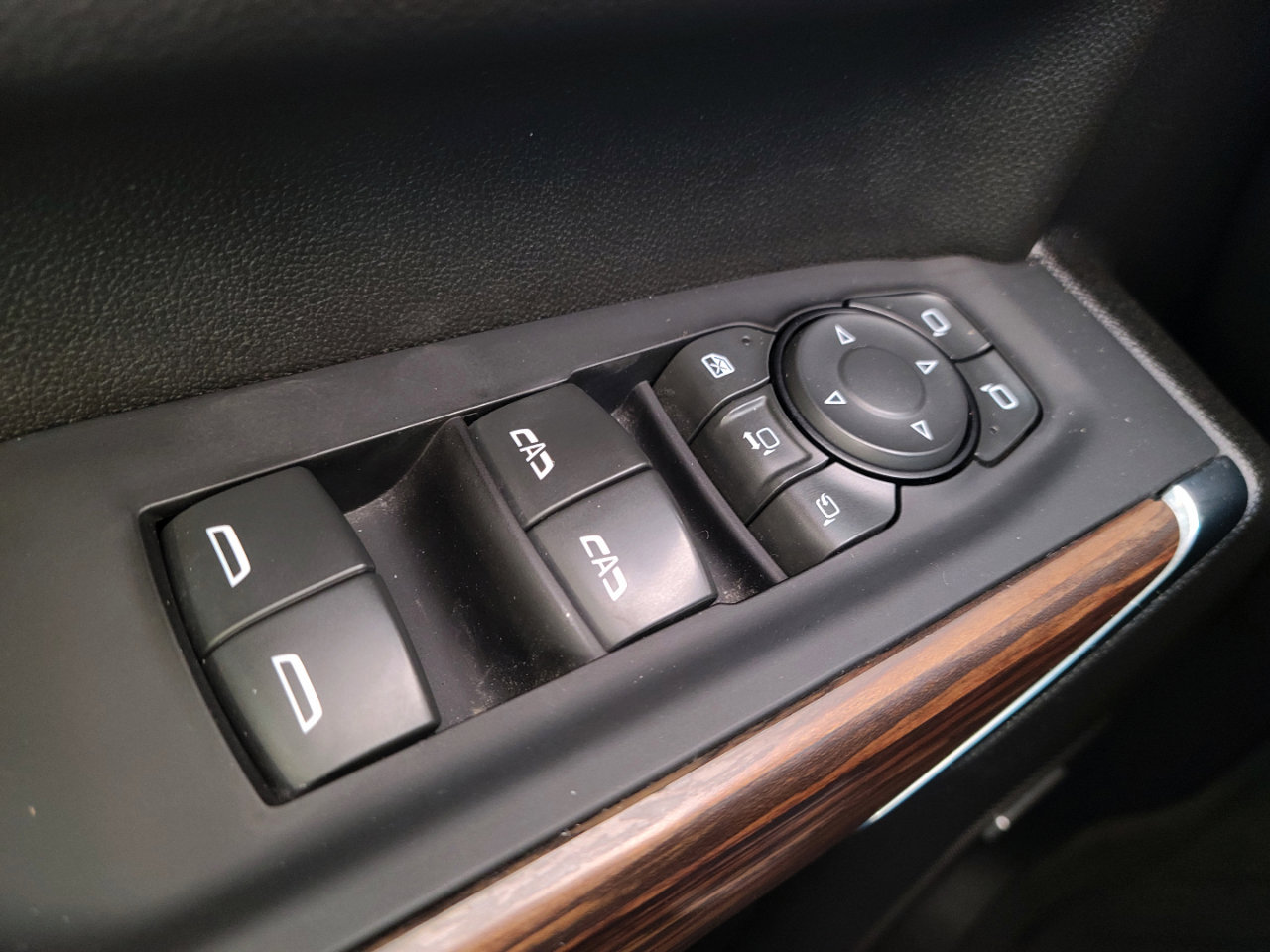 Used 2023 Chevrolet Silverado 2500 High Country w/ Z71 Off-Road Package image 18