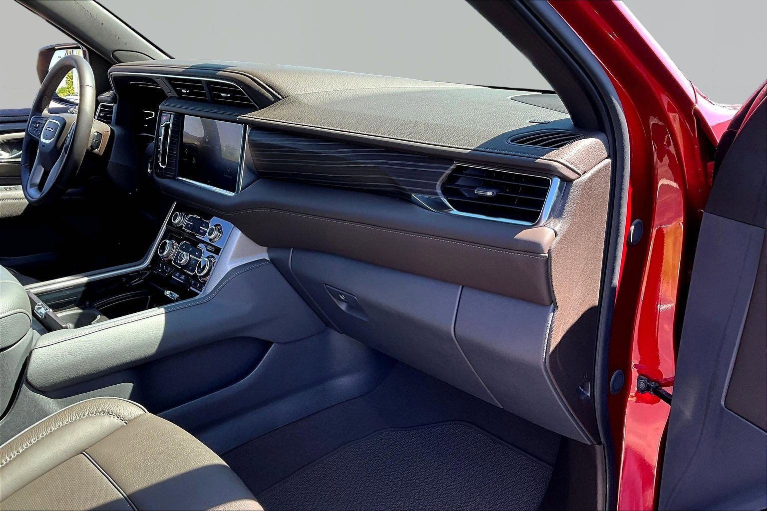 Used 2024 GMC Yukon Denali AWD/4WD image 26