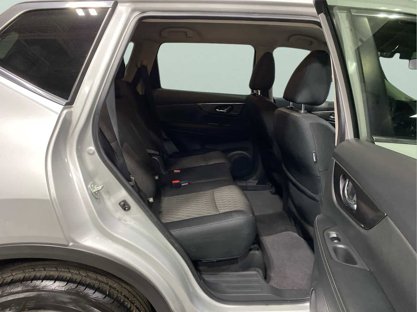 Used 2019 Nissan Rogue SV image 27