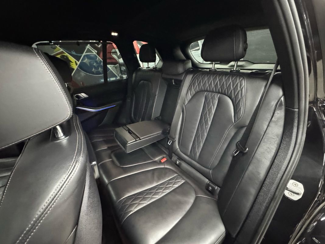 Used 2019 BMW X5 xDrive50i w/ M Sport Package image 14