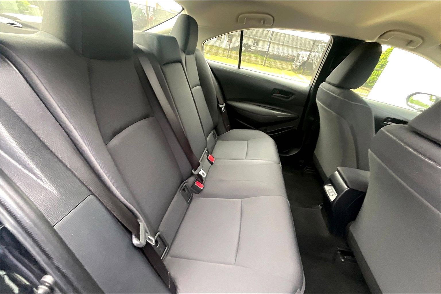 Used 2024 Toyota Corolla LE FWD image 31