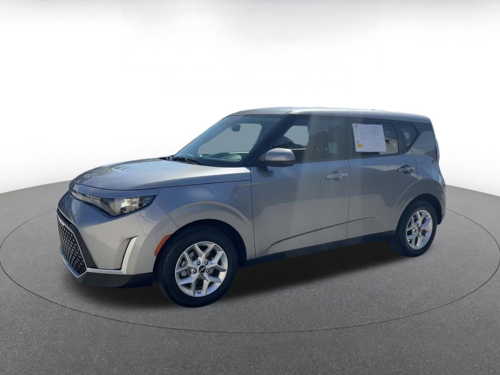 Used 2025 Kia Soul LX w/ LX Technology Package image 8