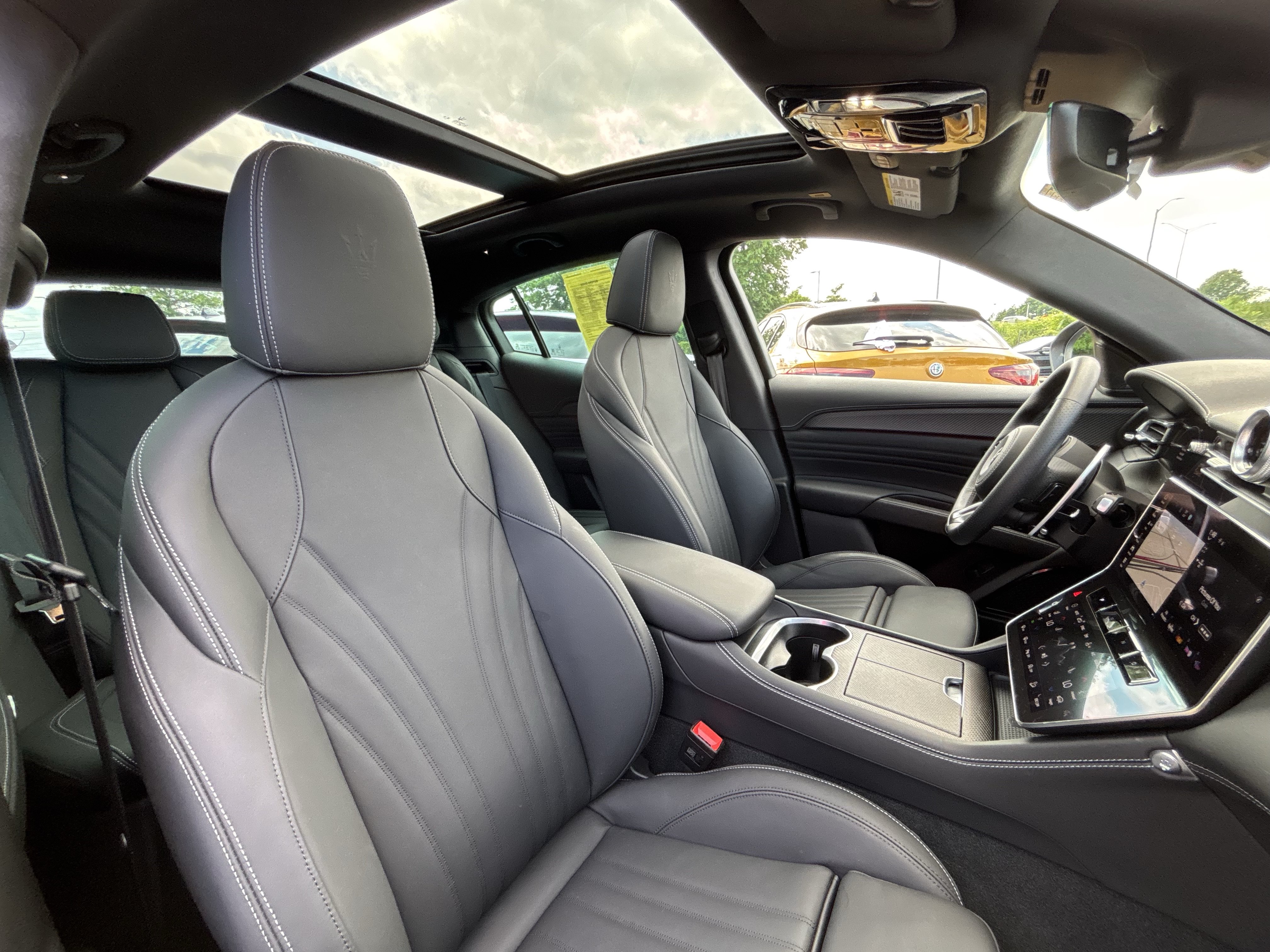 Used 2025 Maserati Grecale Folgore AWD/4WD image 33