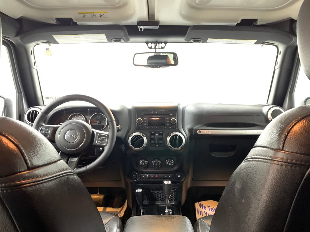 Used 2015 Jeep Wrangler Unlimited Sahara w/ Connectivity Group AWD/4WD image 20