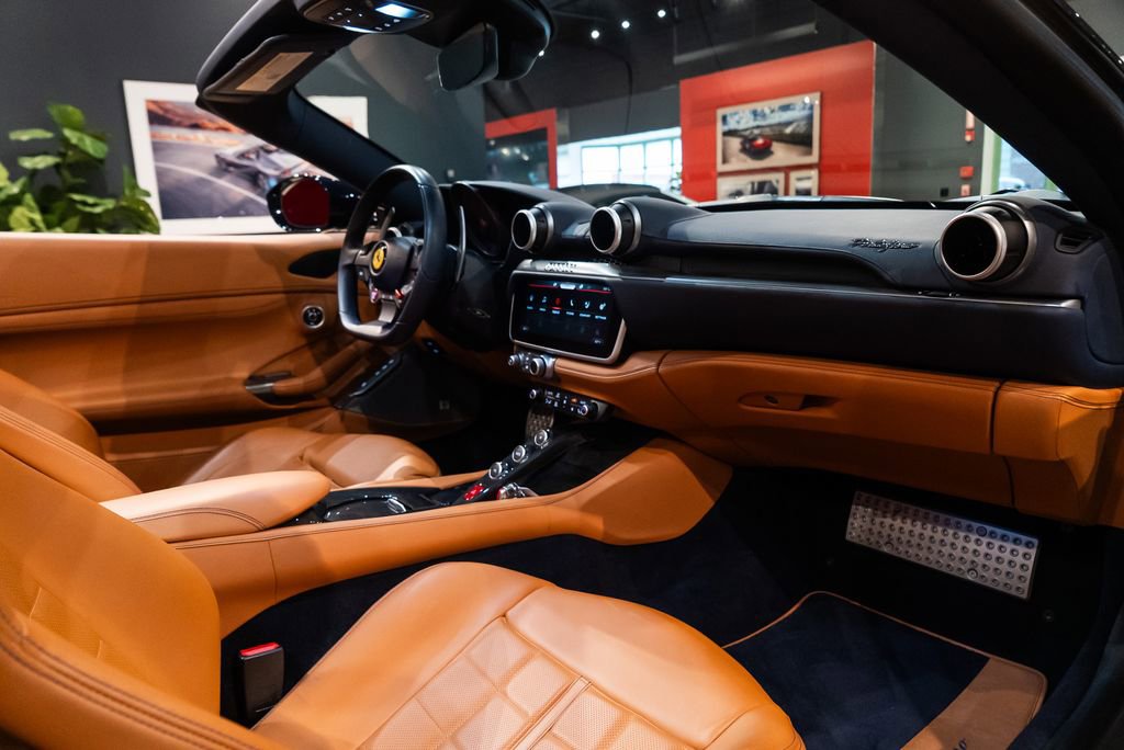 Used 2020 Ferrari Portofino image 44