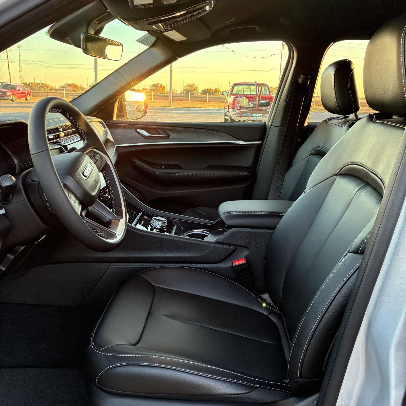 New 2025 Jeep Grand Cherokee L Limited w/ Black Appearance Package image 3