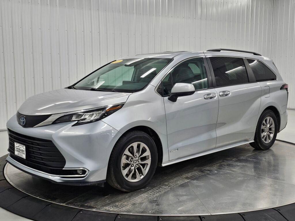 Used 2021 Toyota Sienna XLE w/ XLE Plus Package FWD image 1