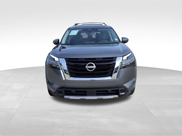 Used 2025 Nissan Pathfinder SL image 2