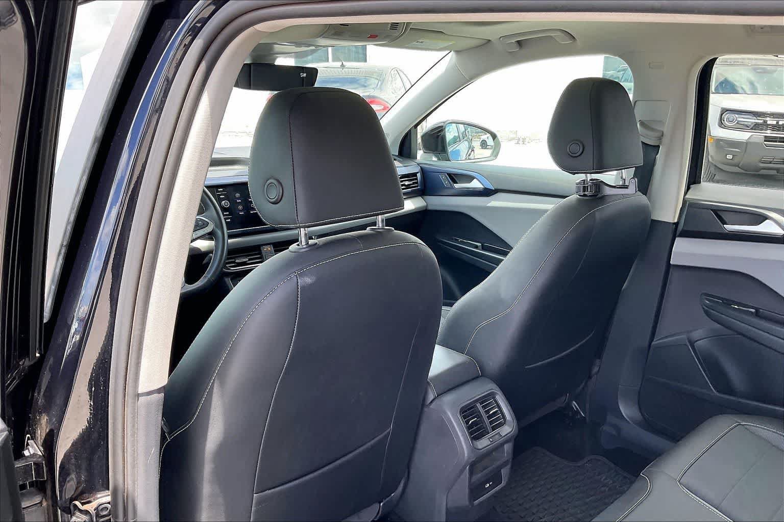 Used 2022 Volkswagen Taos SE FWD image 12