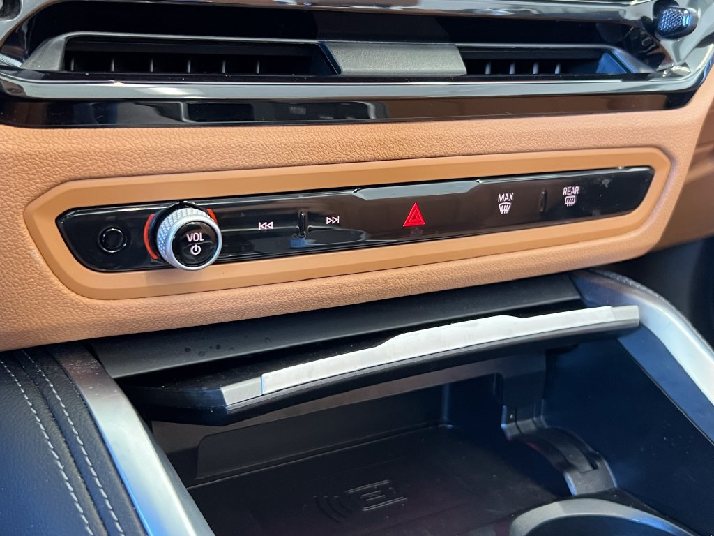Used 2025 BMW M440i Convertible RWD image 28