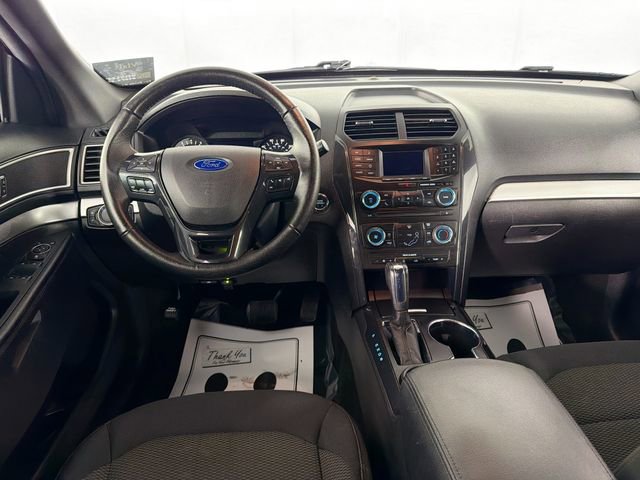 Used 2017 Ford Explorer XLT image 21
