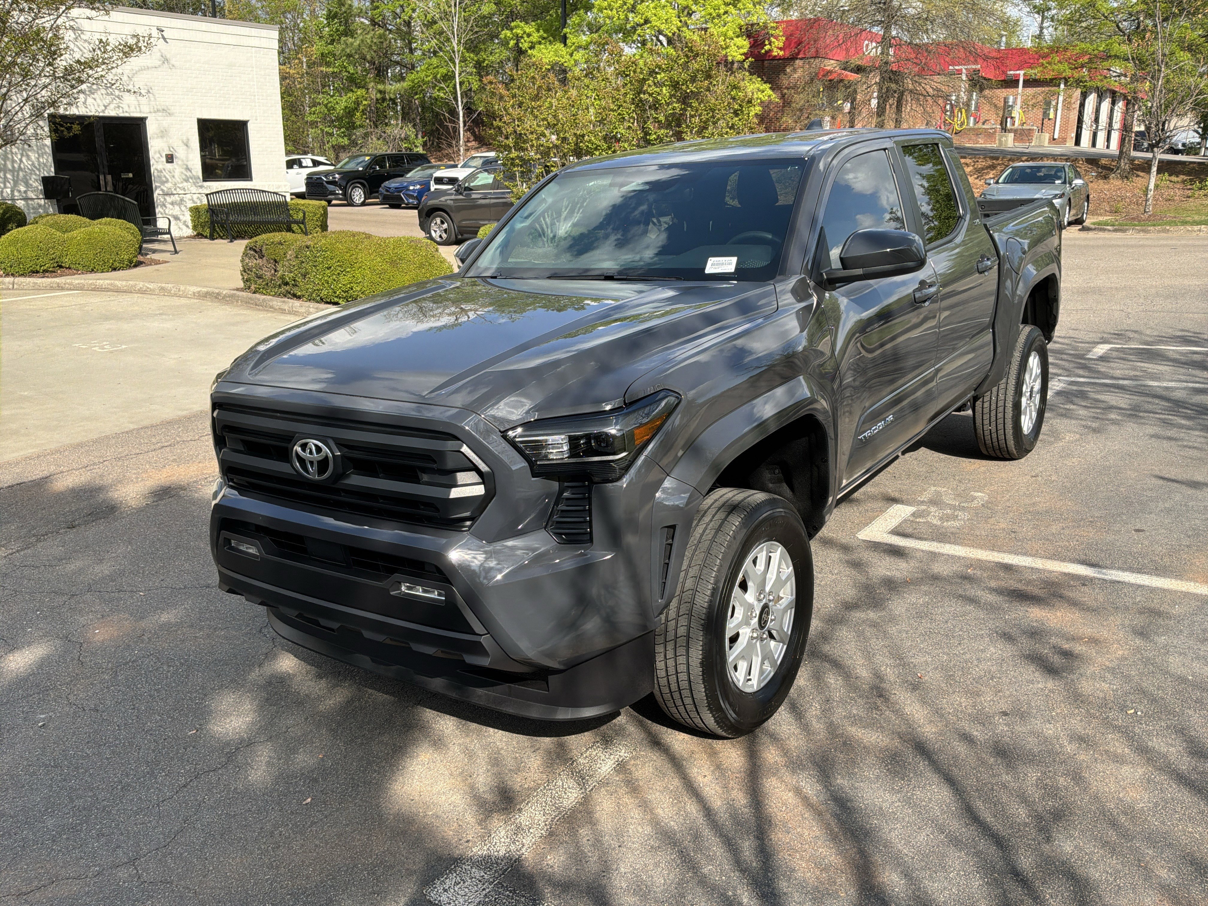Used 2025 Toyota Tacoma SR5 AWD/4WD image 5